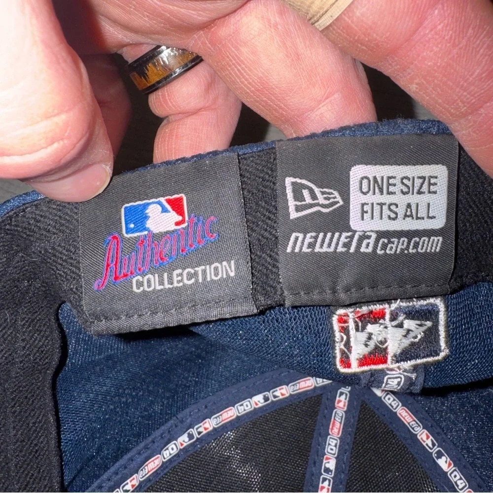 Boston Red Sox MLB 2004 World Series Champion New Era Hat Cap Fitted W/ Sticker